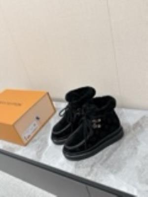 wholesale quality women louis vuitton shoes model no. 553